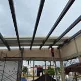 Montaje de estructuras metálicas en instalaciones Volkswagen