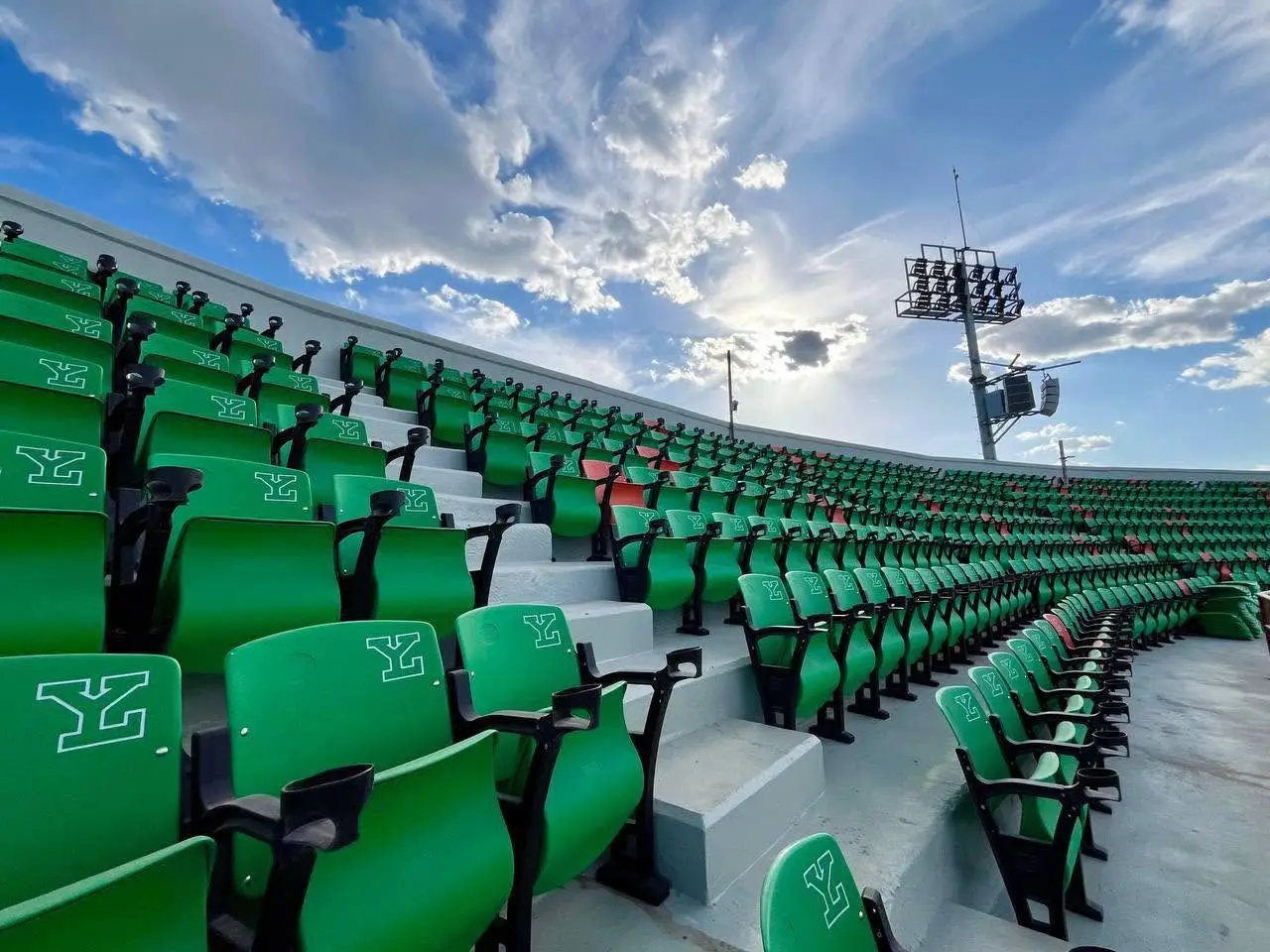 Torres metálicas para iluminación de estadios deportivos